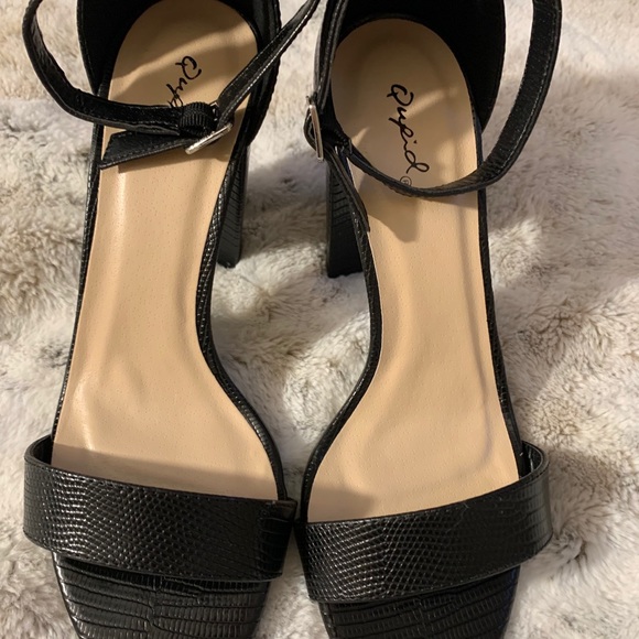 ADDISON HEELS - Picture 2 of 3